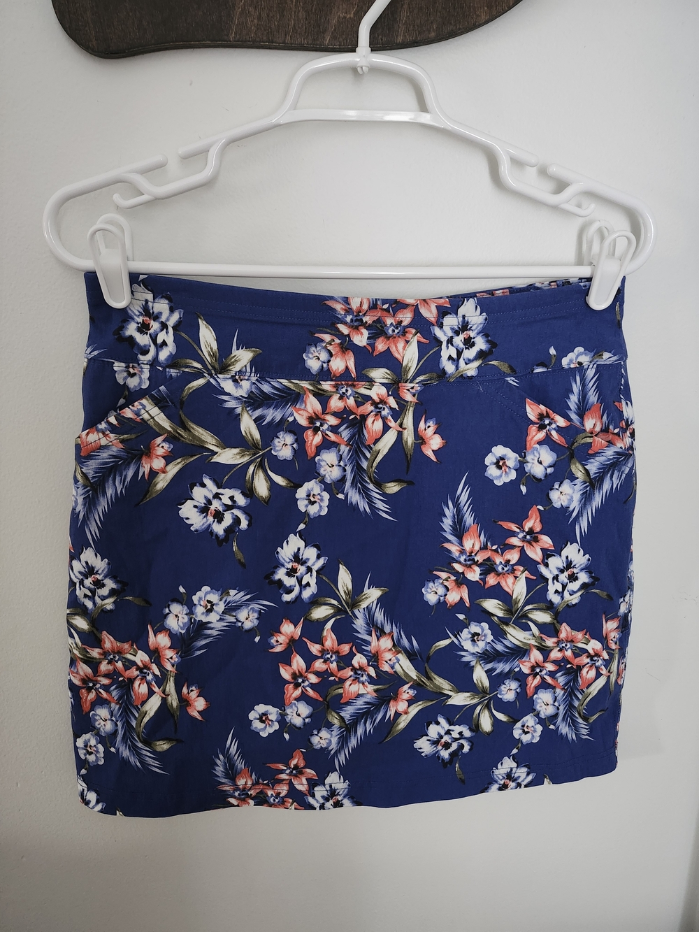 Mario Serrani Blue Floral Midi Skirt with Coral Accents